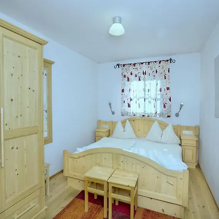 Chalet Quiet With Sauna In Koenigsleiten
