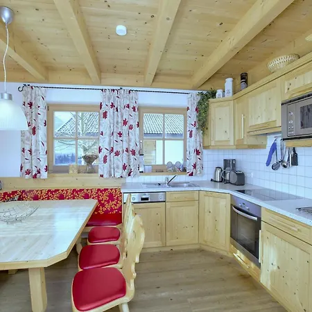 Chalet Quiet With Sauna In Koenigsleiten Wald im Pinzgau