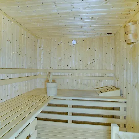 Quiet With Sauna In Koenigsleiten Wald im Pinzgau